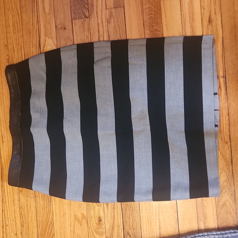 Skirt gray with black strips size 12 Banana Republic